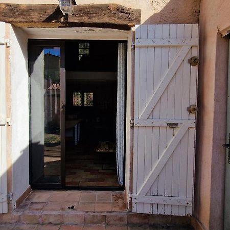Studio Au Pied De La Sainte Victoire Puyloubier Exterior photo